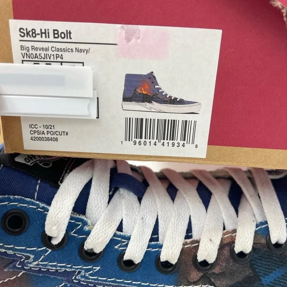 Vans Men’s Sk8-Hi BoltBig Reveal Classics Navy/ SneakersVN0A5JIVIP4